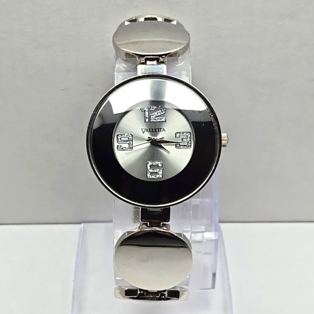 Womens Valletta Geometric Round Watch Silver Tone Circles New Battery Classic